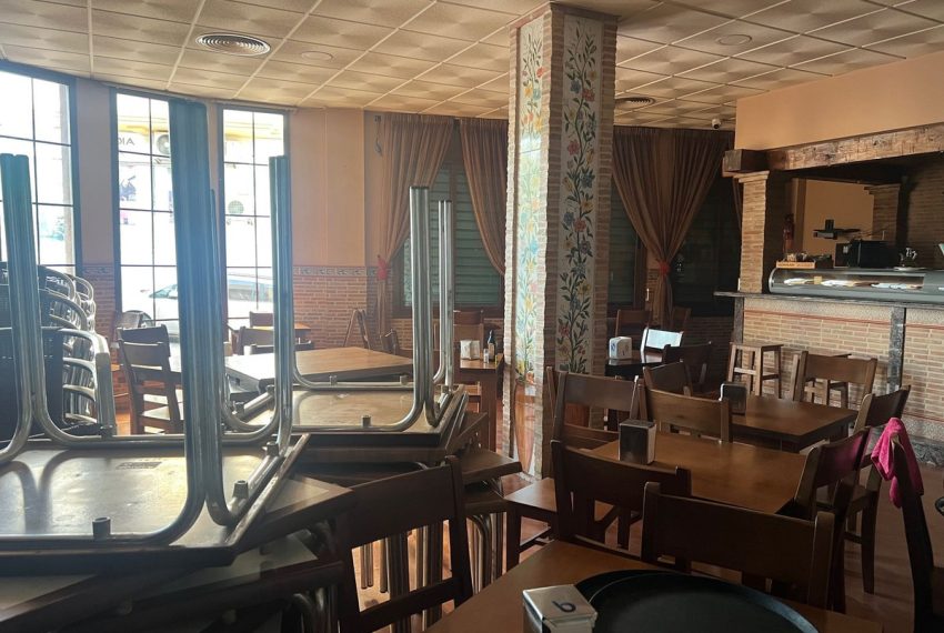 R5199409-Villa-For-Sale-Estepona-Semi-Detached-4-Beds-350-Built-4