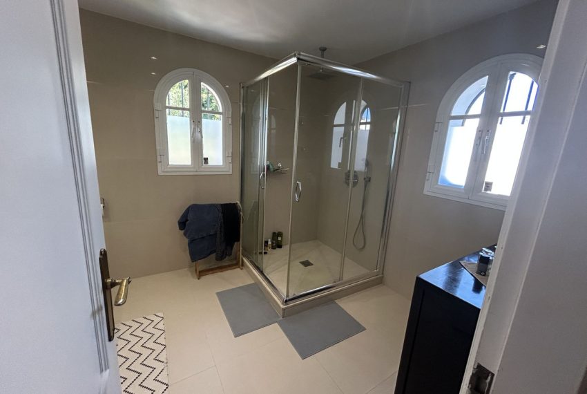 R5200192-Villa-For-Sale-Elviria-Detached-5-Beds-207-Built-15