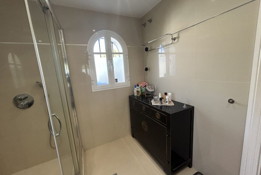 R5200192-Villa-For-Sale-Elviria-Detached-5-Beds-207-Built-16