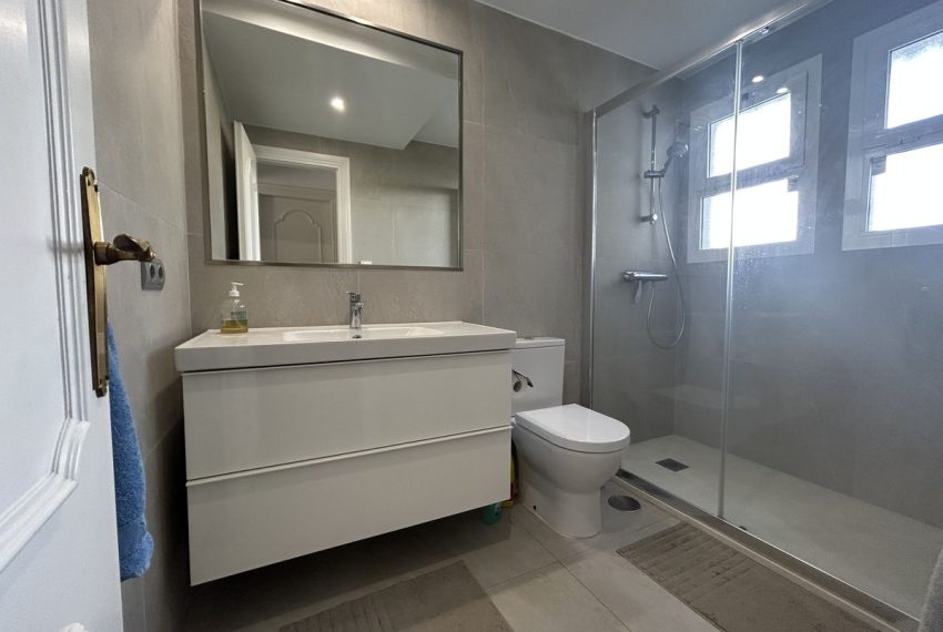 R5200192-Villa-For-Sale-Elviria-Detached-5-Beds-207-Built-19