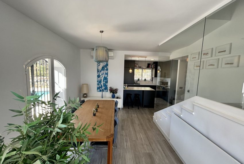 R5200192-Villa-For-Sale-Elviria-Detached-5-Beds-207-Built-3