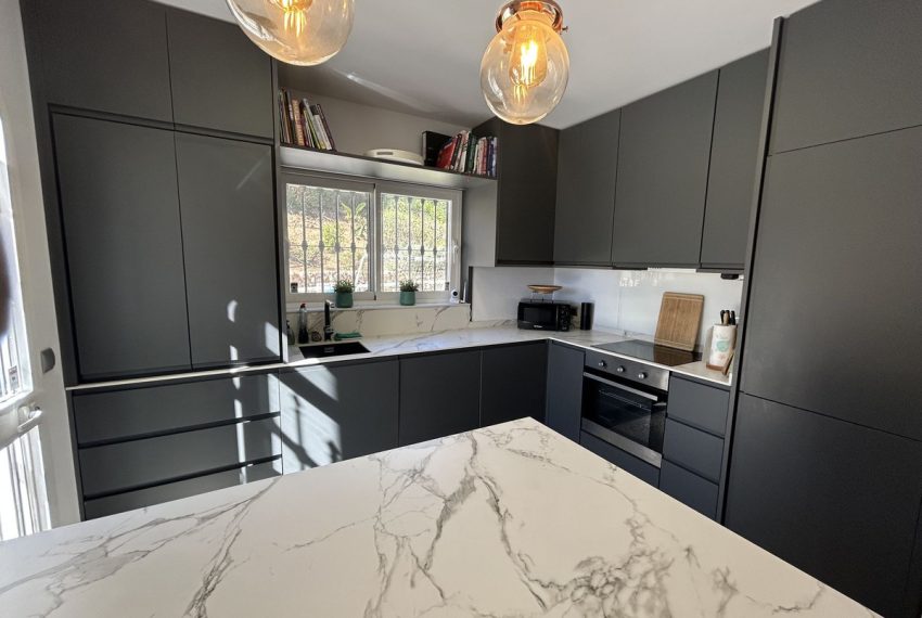 R5200192-Villa-For-Sale-Elviria-Detached-5-Beds-207-Built-4