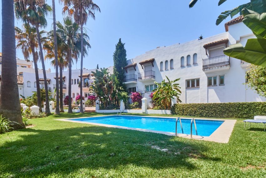 R5201782-Townhouse-For-Sale-The-Golden-Mile-Semi-Detached-3-Beds-245-Built-1