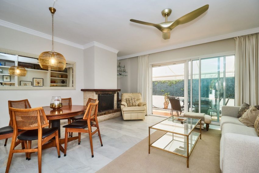 R5201782-Townhouse-For-Sale-The-Golden-Mile-Semi-Detached-3-Beds-245-Built-4