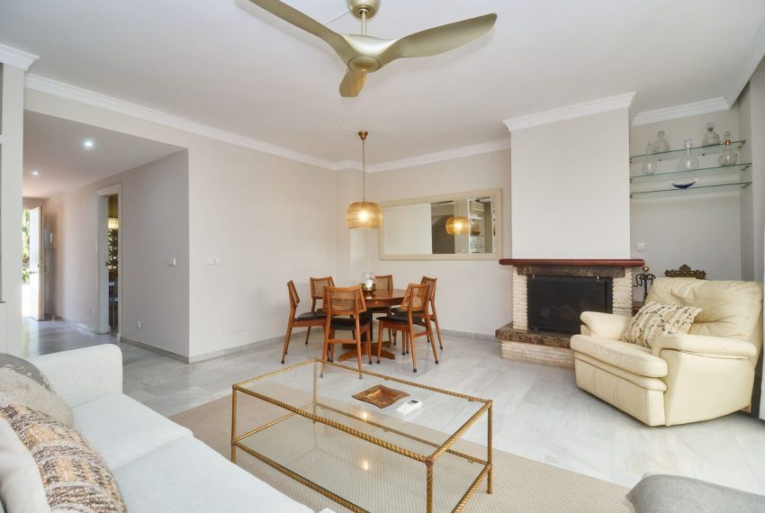 R5201782-Townhouse-For-Sale-The-Golden-Mile-Semi-Detached-3-Beds-245-Built-5