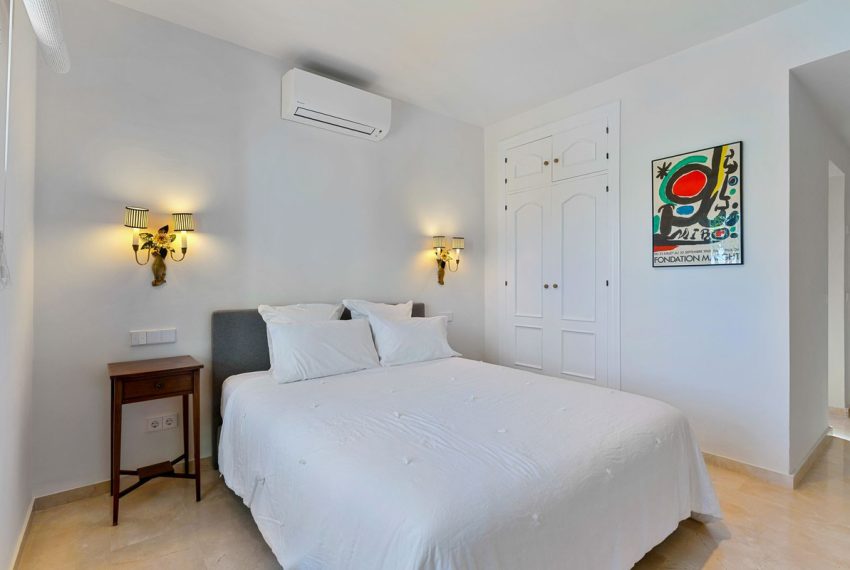 R5203084-Villa-For-Sale-El-Paraiso-Detached-3-Beds-272-Built-5