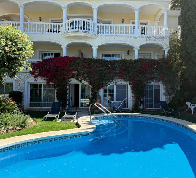 R5203087-Image 1-Detached - 10 Beds - 560 Built