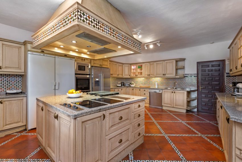 R5203351-Villa-For-Sale-Benahavis-Detached-12-Beds-1058-Built-10