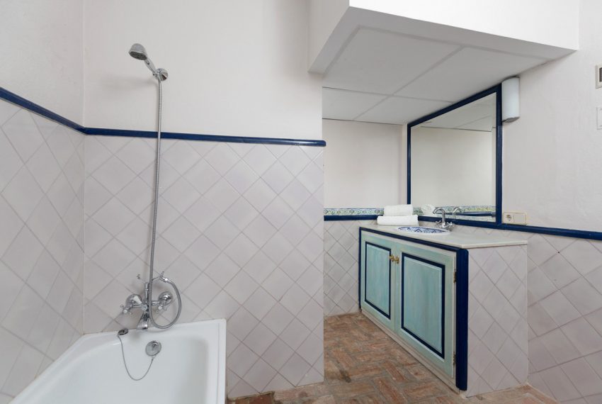 R5203351-Villa-For-Sale-Benahavis-Detached-12-Beds-1058-Built-18