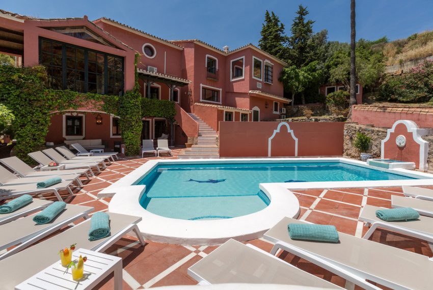 R5203351-Villa-For-Sale-Benahavis-Detached-12-Beds-1058-Built-2