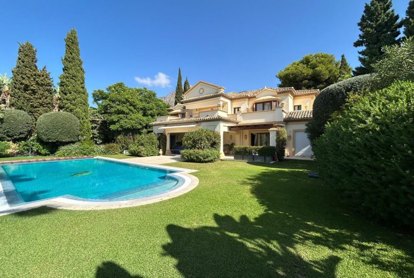 R5204737-Villa-For-Sale-Sierra-Blanca-Detached-7-Beds-985-Built-2