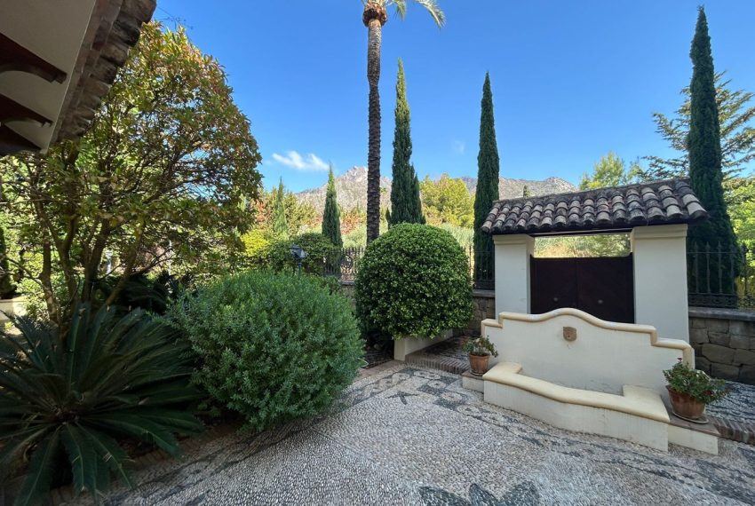 R5204737-Villa-For-Sale-Sierra-Blanca-Detached-7-Beds-985-Built-3