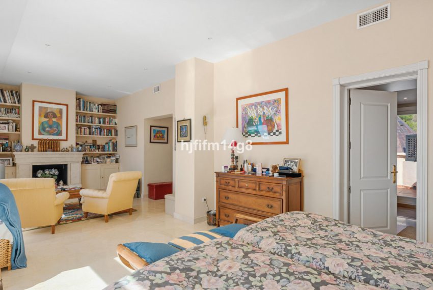 R5204881-Apartment-For-Sale-Nueva-Andalucia-Penthouse-Duplex-3-Beds-256-Built-10