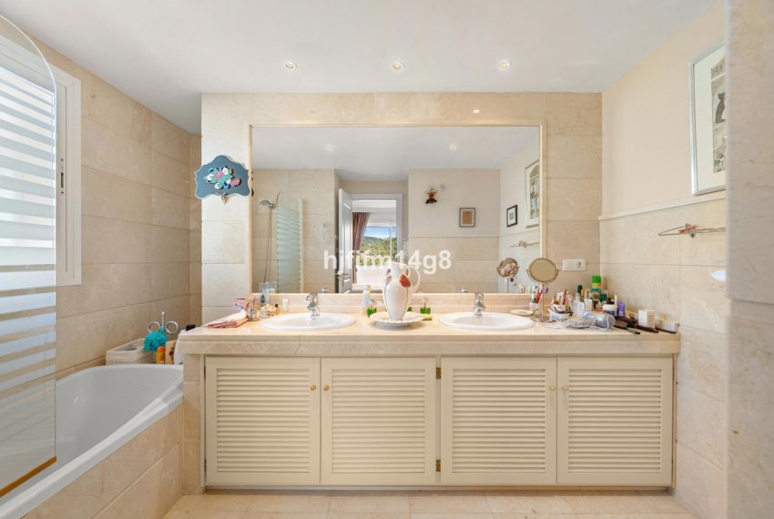 R5204881-Apartment-For-Sale-Nueva-Andalucia-Penthouse-Duplex-3-Beds-256-Built-16