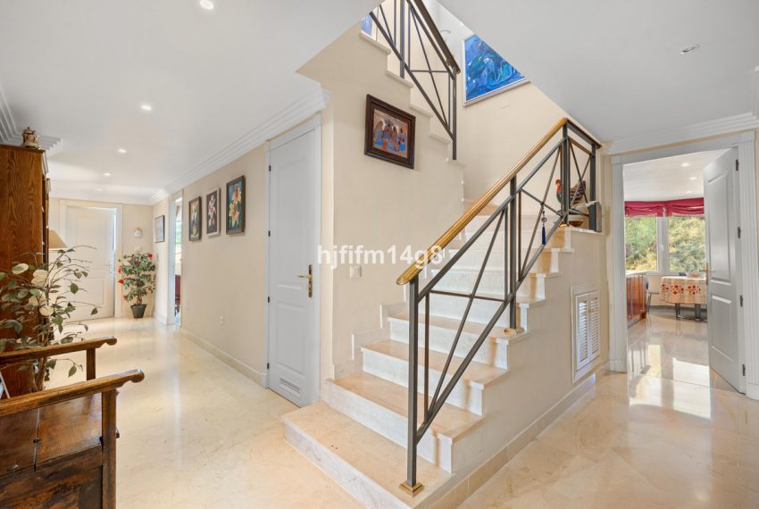 R5204881-Apartment-For-Sale-Nueva-Andalucia-Penthouse-Duplex-3-Beds-256-Built-17