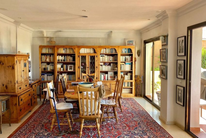 R5207791-Villa-For-Sale-Marbella-Detached-7-Beds-365-Built-1