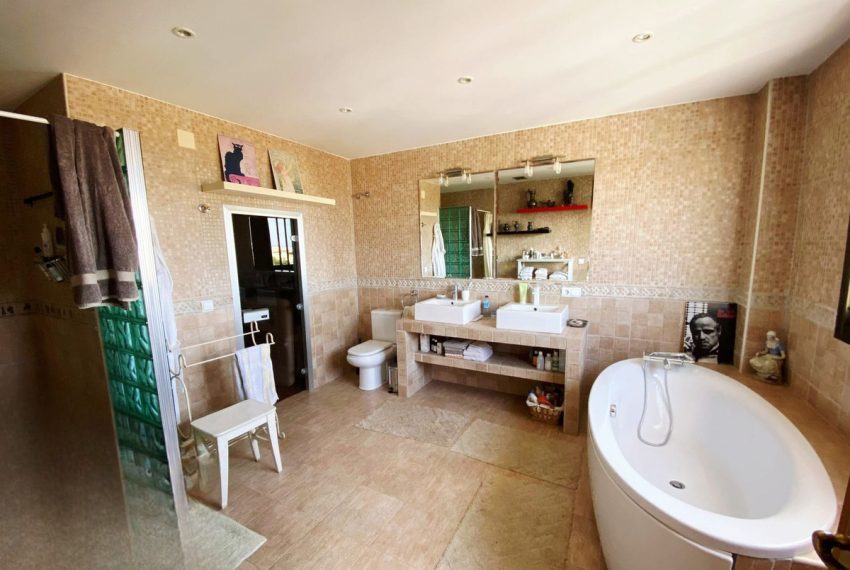 R5207791-Villa-For-Sale-Marbella-Detached-7-Beds-365-Built-14