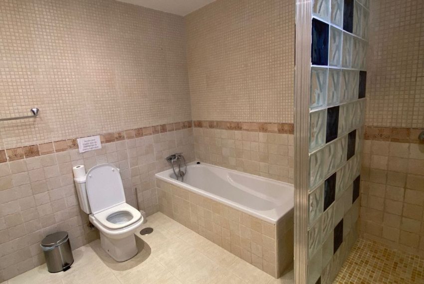 R5207791-Villa-For-Sale-Marbella-Detached-7-Beds-365-Built-17