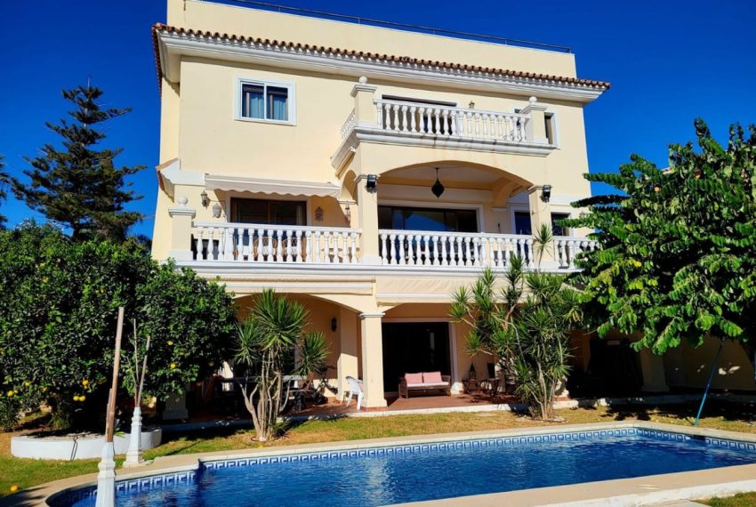 R5207791-Villa-For-Sale-Marbella-Detached-7-Beds-365-Built