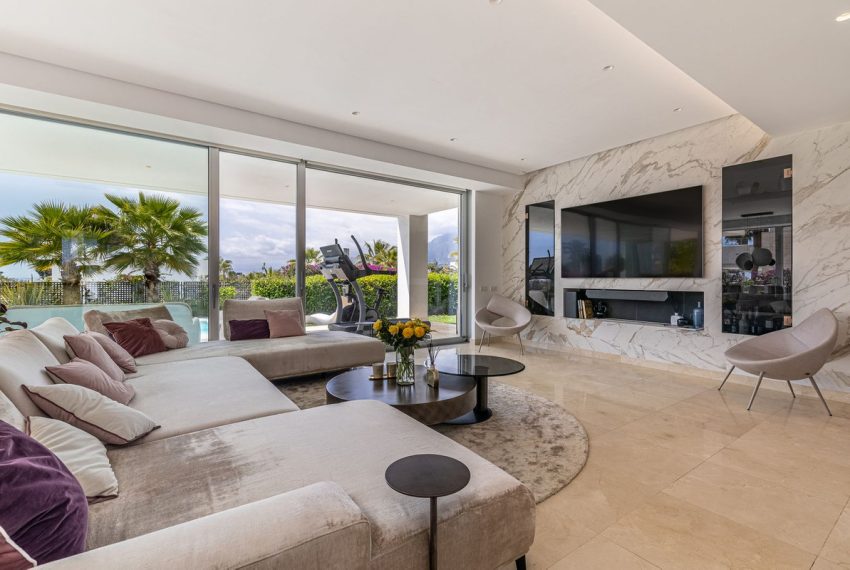 R5208496-Villa-For-Sale-Rio-Real-Detached-4-Beds-200-Built-1