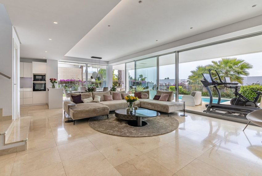 R5208496-Villa-For-Sale-Rio-Real-Detached-4-Beds-200-Built-2