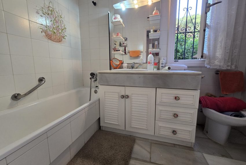 R5208703-Villa-For-Sale-Calahonda-Detached-4-Beds-171-Built-7