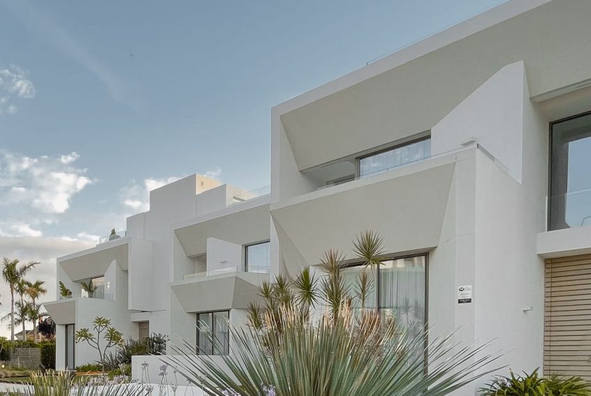 R5208745-Villa-For-Sale-Nueva-Andalucia-Semi-Detached-4-Beds-480-Built-4