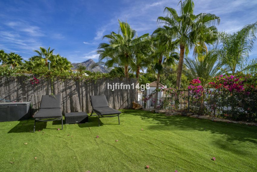 R5209372-Apartment-For-Sale-Nueva-Andalucia-Ground-Floor-2-Beds-80-Built-1