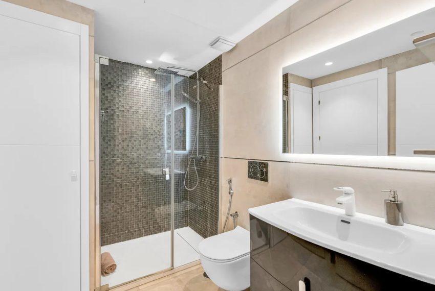 R5209501-Villa-For-Sale-Marbella-Detached-7-Beds-544-Built-15