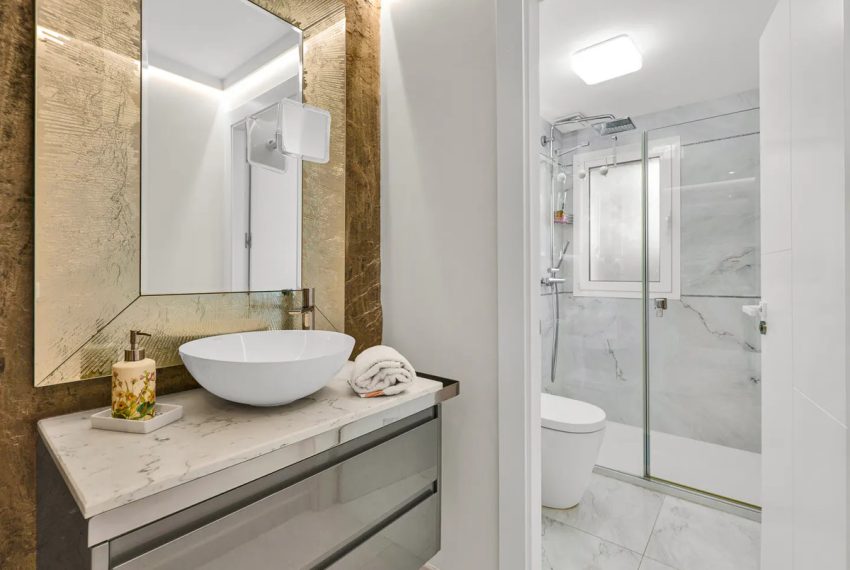 R5209501-Villa-For-Sale-Marbella-Detached-7-Beds-544-Built-17