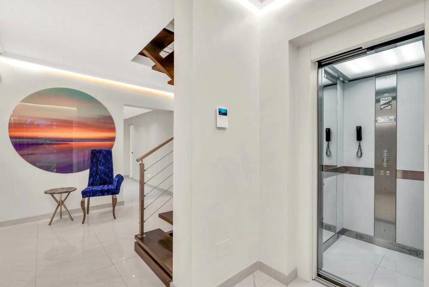 R5209501-Villa-For-Sale-Marbella-Detached-7-Beds-544-Built-19