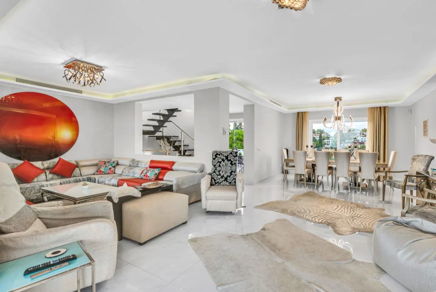 R5209501-Villa-For-Sale-Marbella-Detached-7-Beds-544-Built-3