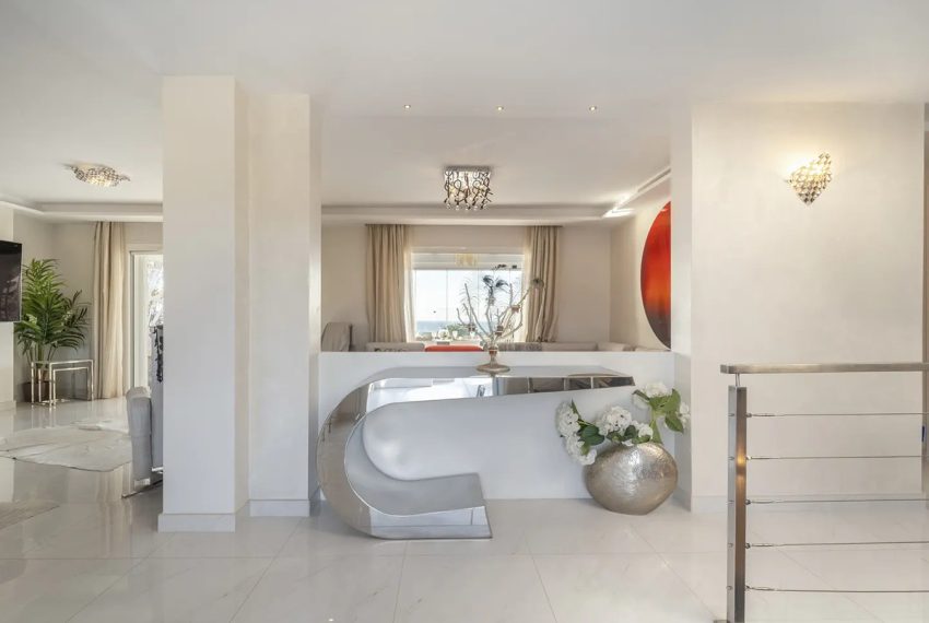 R5209501-Villa-For-Sale-Marbella-Detached-7-Beds-544-Built-8