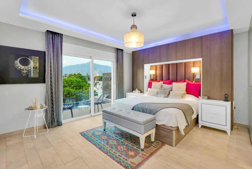 R5209501-Villa-For-Sale-Marbella-Detached-7-Beds-544-Built-9