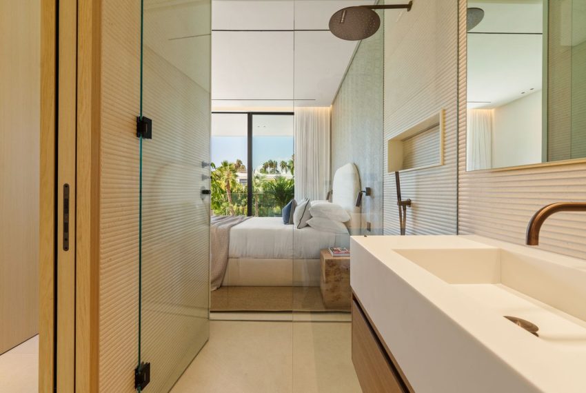 R5210266-Villa-For-Sale-The-Golden-Mile-Detached-5-Beds-696-Built-1