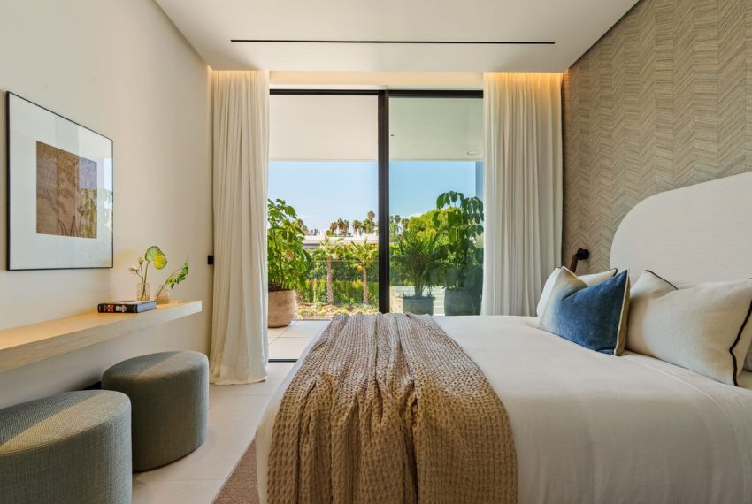 R5210266-Villa-For-Sale-The-Golden-Mile-Detached-5-Beds-696-Built-2