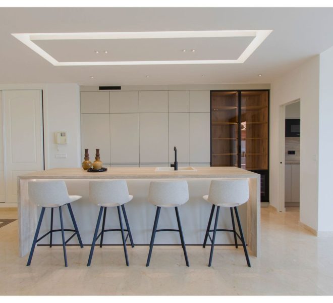 R5210398-Image 1-Penthouse Duplex - 4 Beds - 310 Built