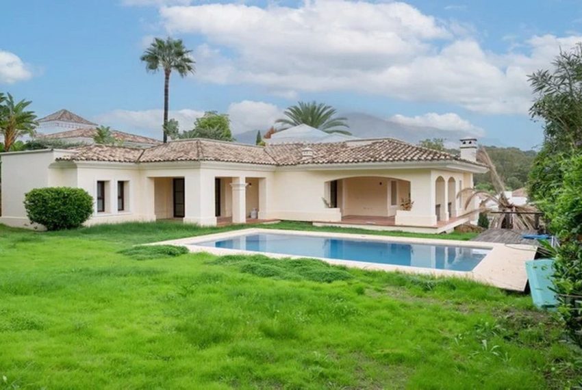 R5211868-Villa-For-Sale-Nueva-Andalucia-Detached-5-Beds-417-Built-1