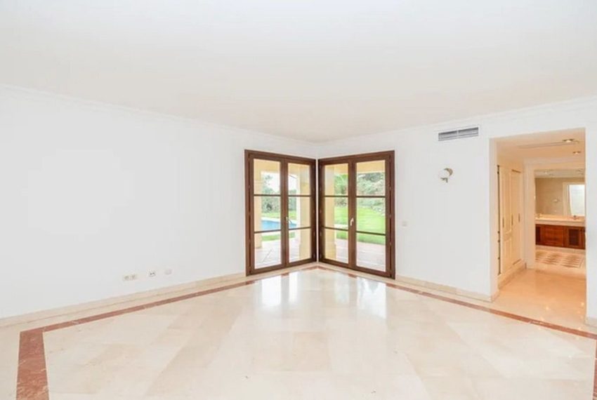 R5211868-Villa-For-Sale-Nueva-Andalucia-Detached-5-Beds-417-Built-17