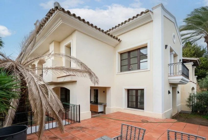 R5211868-Villa-For-Sale-Nueva-Andalucia-Detached-5-Beds-417-Built-3