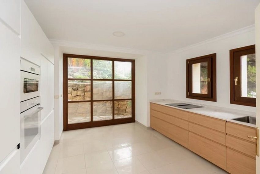 R5211868-Villa-For-Sale-Nueva-Andalucia-Detached-5-Beds-417-Built-4