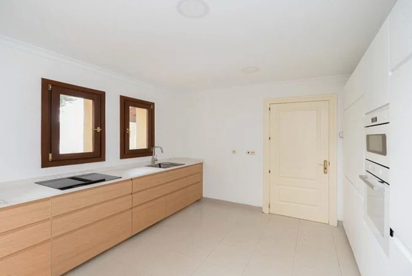 R5211868-Villa-For-Sale-Nueva-Andalucia-Detached-5-Beds-417-Built-5