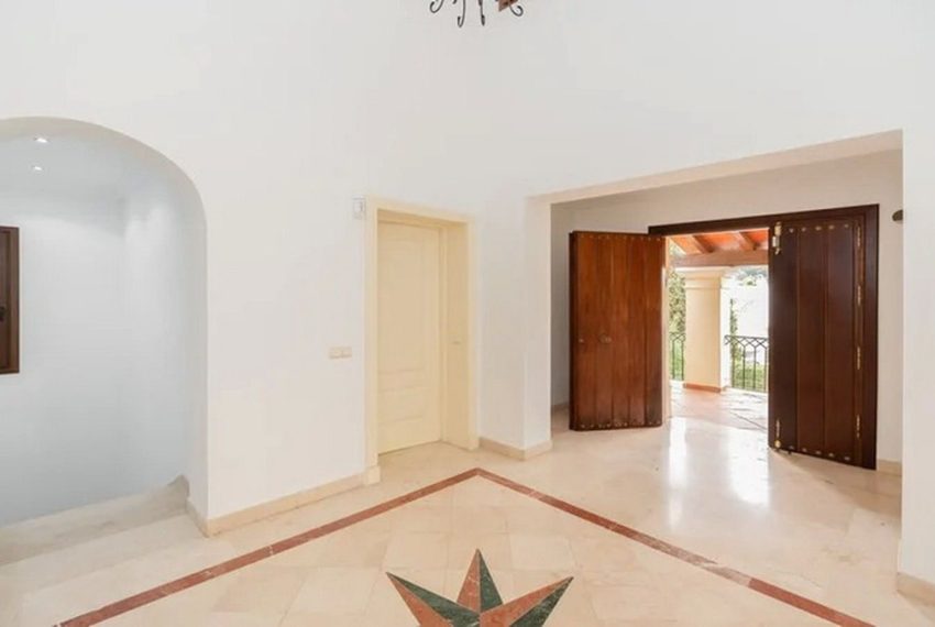 R5211868-Villa-For-Sale-Nueva-Andalucia-Detached-5-Beds-417-Built-8