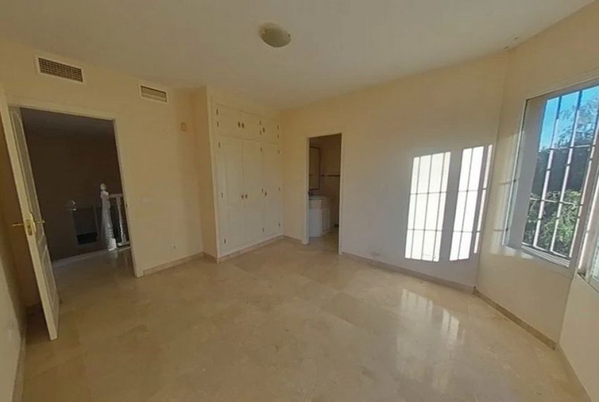 R5211886-Villa-For-Sale-Marbella-Detached-5-Beds-441-Built-5