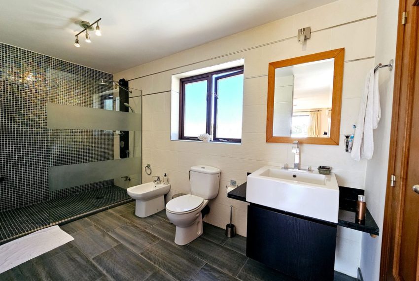 R4875823-Villa-For-Sale-Estepona-Detached-6-Beds-314-Built-19