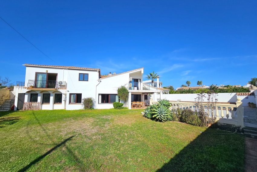 R4875823-Villa-For-Sale-Estepona-Detached-6-Beds-314-Built-2