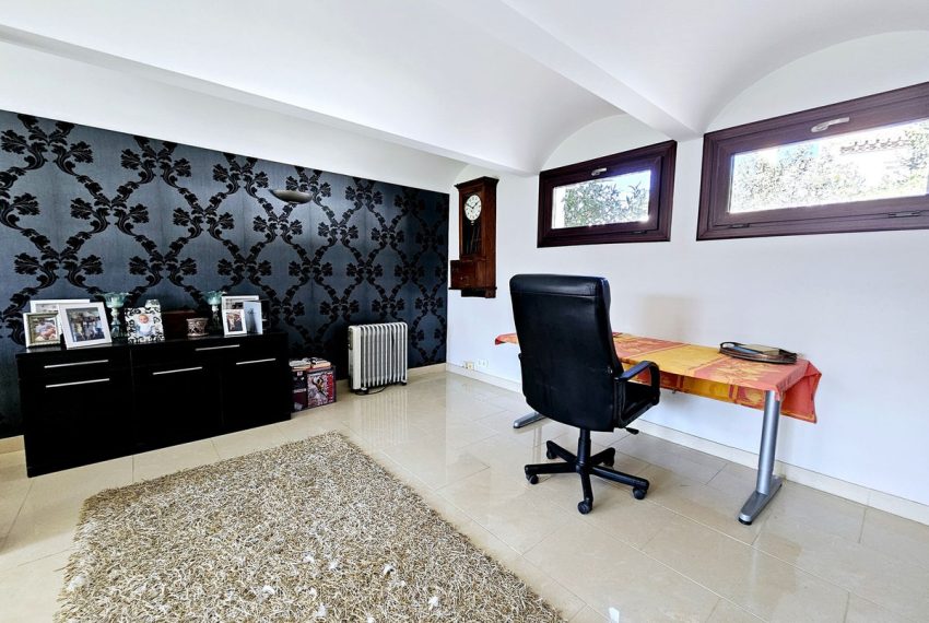 R4875823-Villa-For-Sale-Estepona-Detached-6-Beds-314-Built-6