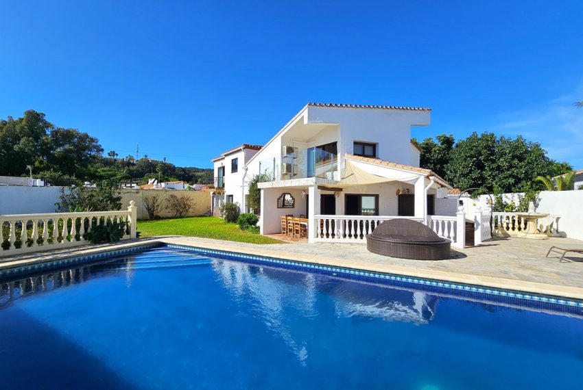 R4875823-Villa-For-Sale-Estepona-Detached-6-Beds-314-Built