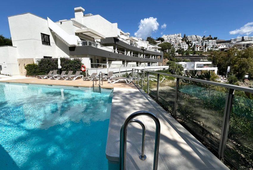 R4969888-Apartment-For-Sale-La-Quinta-Middle-Floor-Apartment-3-Beds-105-Built-1