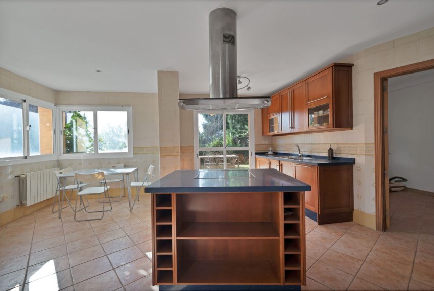 R4980115-Villa-For-Sale-Marbella-Detached-4-Beds-385-Built-16